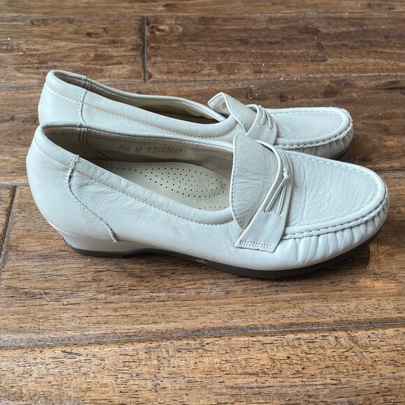 SAS Easier Beige Off White Penny Loafers Womens 5.5 Wedge Heel Tripad Comfort - Picture 3 of 8